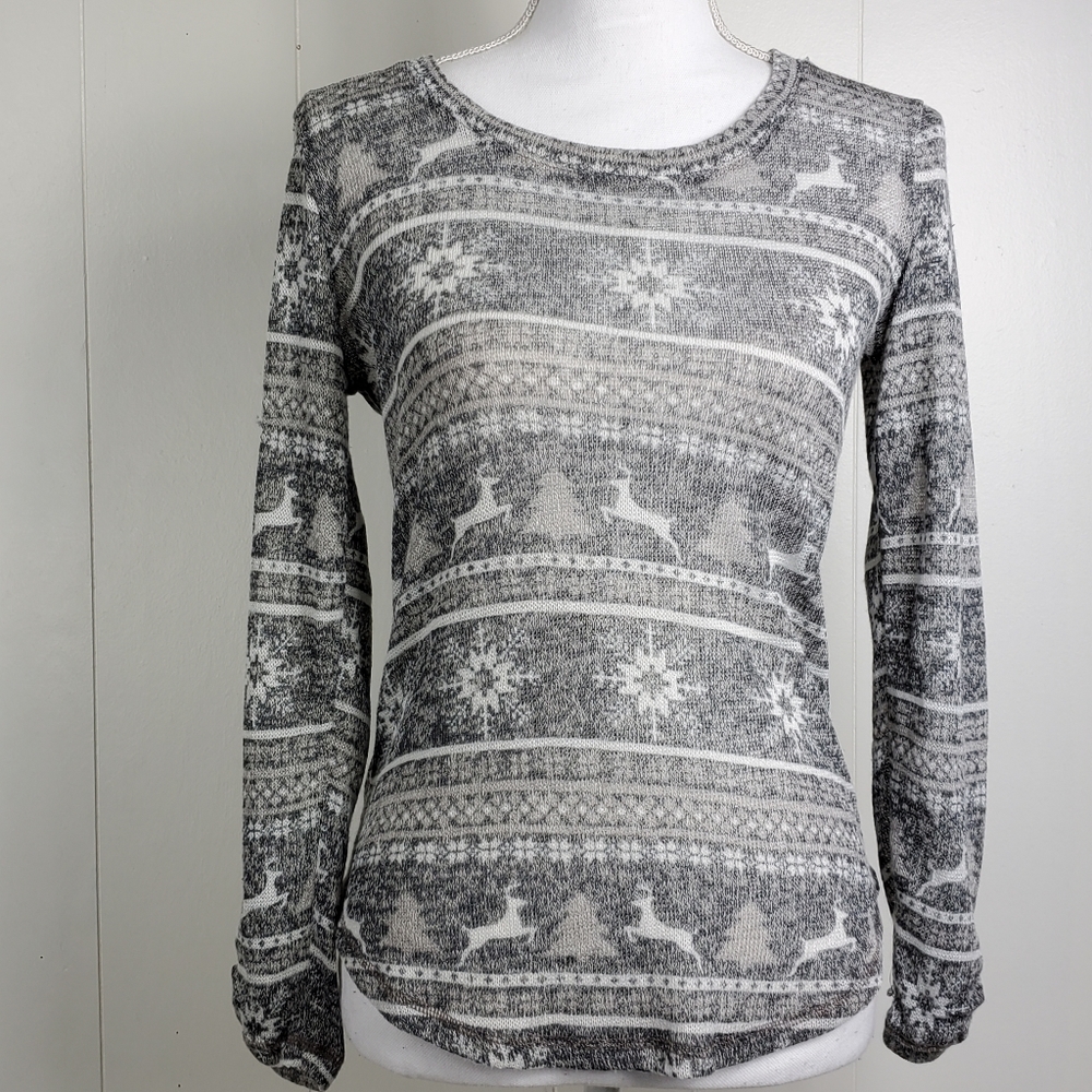 Wallflower long sleeve reindeer snowflake sweater medium